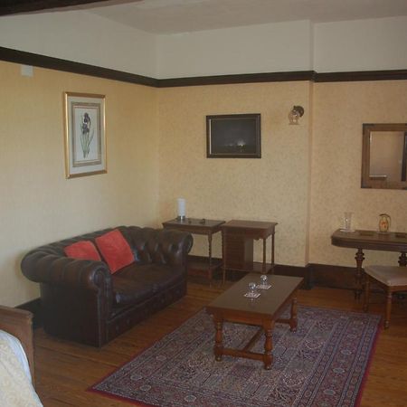 Bed and Breakfast Le Logis Des Quatre Puits Neuvicq-Montguyon Exterior foto