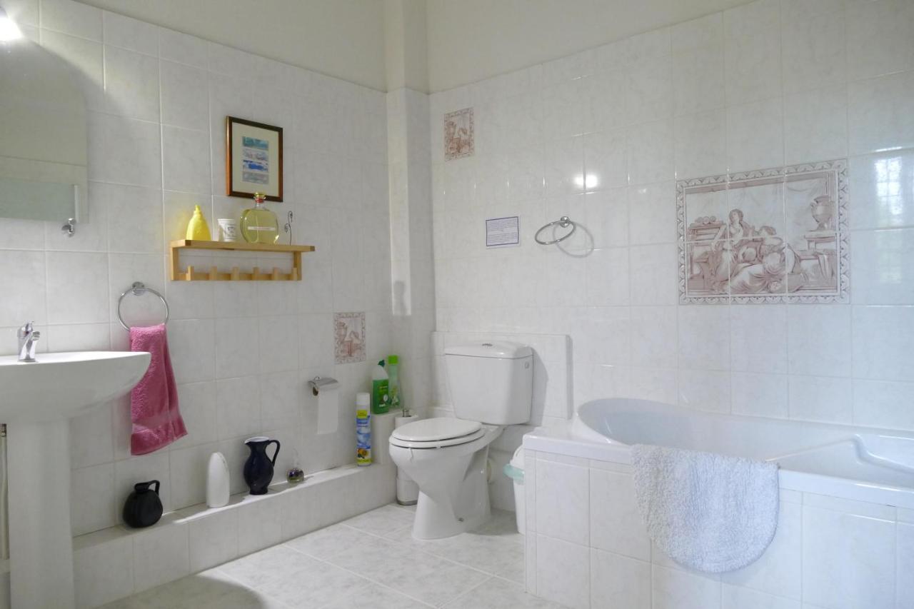 Bed and Breakfast Le Logis Des Quatre Puits Neuvicq-Montguyon Exterior foto