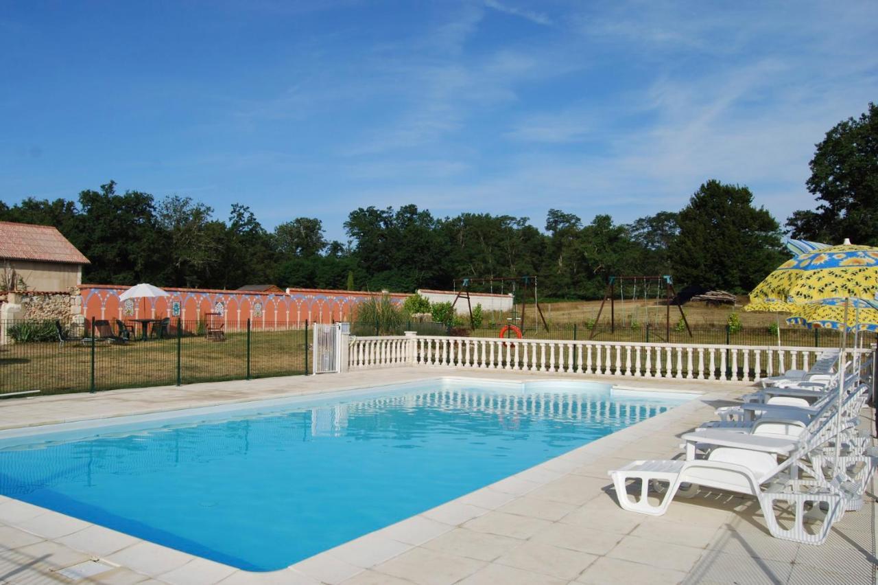 Bed and Breakfast Le Logis Des Quatre Puits Neuvicq-Montguyon Exterior foto