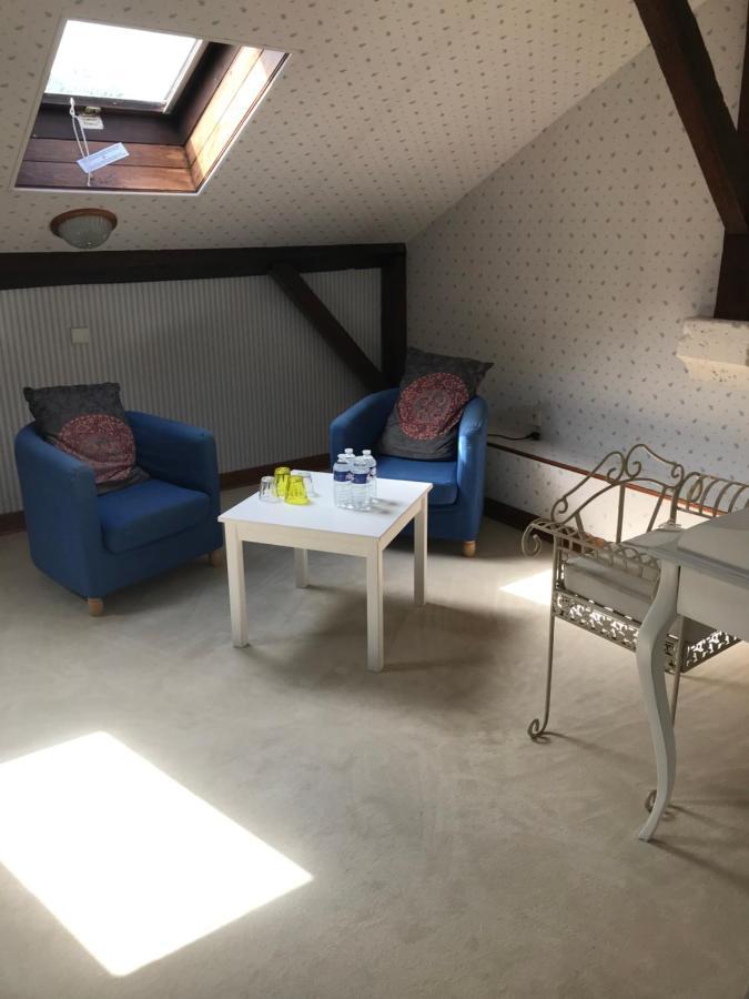 Bed and Breakfast Le Logis Des Quatre Puits Neuvicq-Montguyon Exterior foto