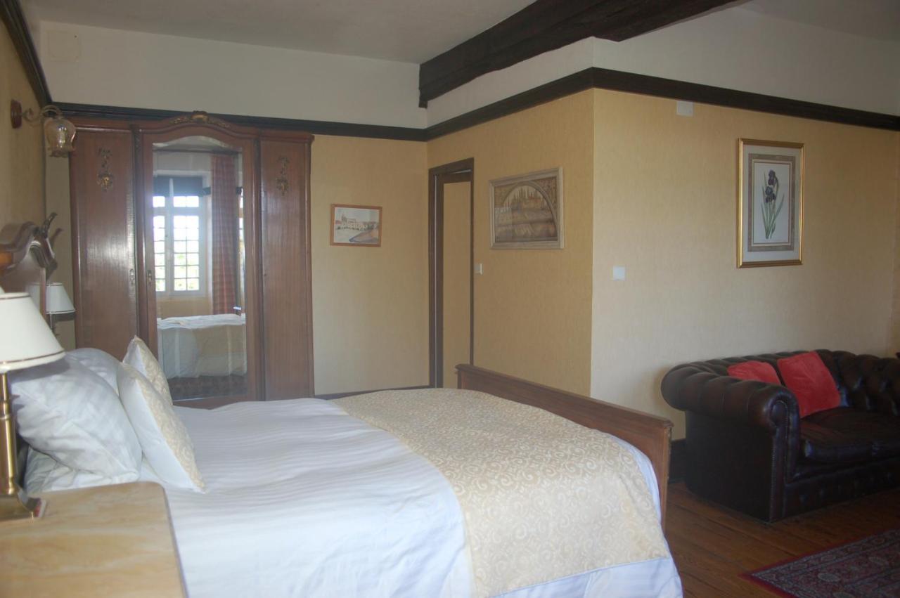 Bed and Breakfast Le Logis Des Quatre Puits Neuvicq-Montguyon Exterior foto
