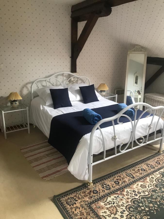 Bed and Breakfast Le Logis Des Quatre Puits Neuvicq-Montguyon Exterior foto