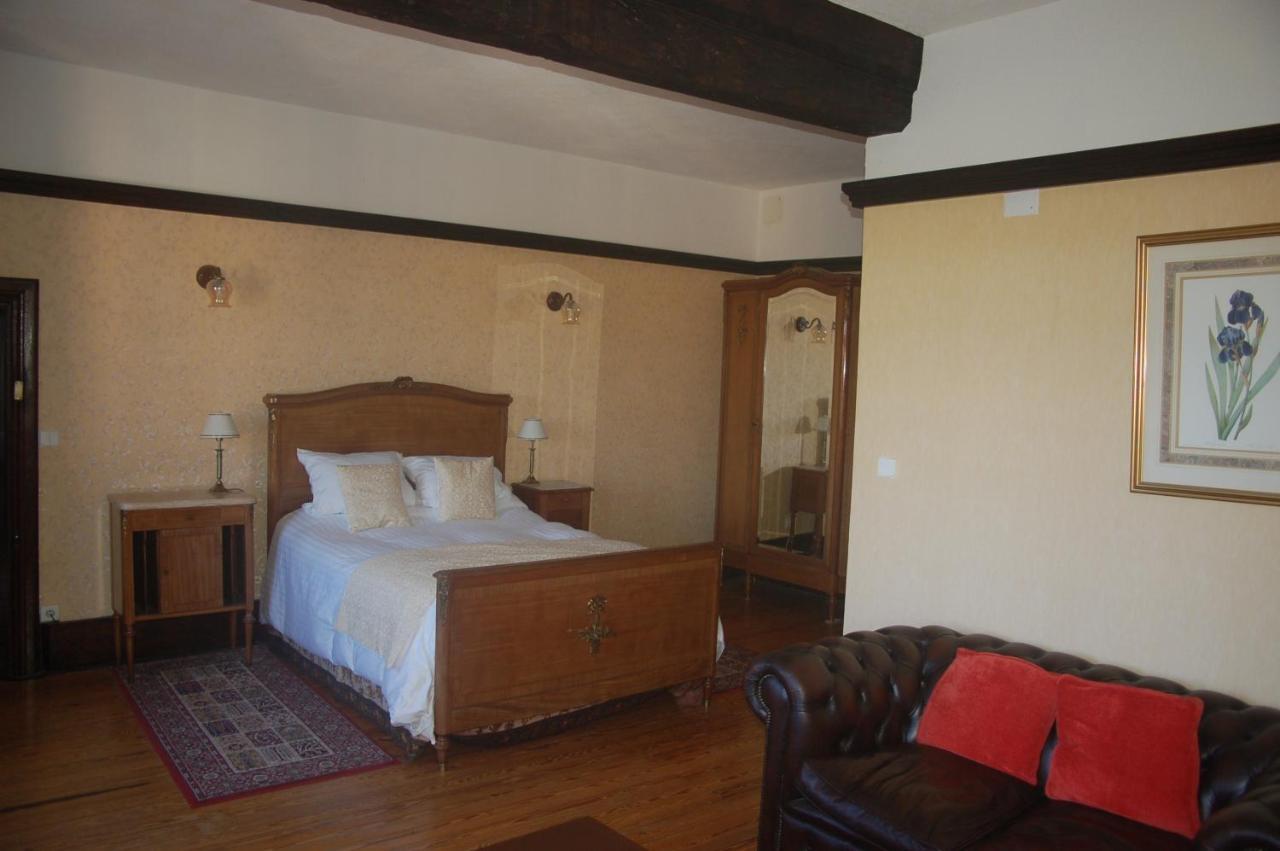 Bed and Breakfast Le Logis Des Quatre Puits Neuvicq-Montguyon Exterior foto