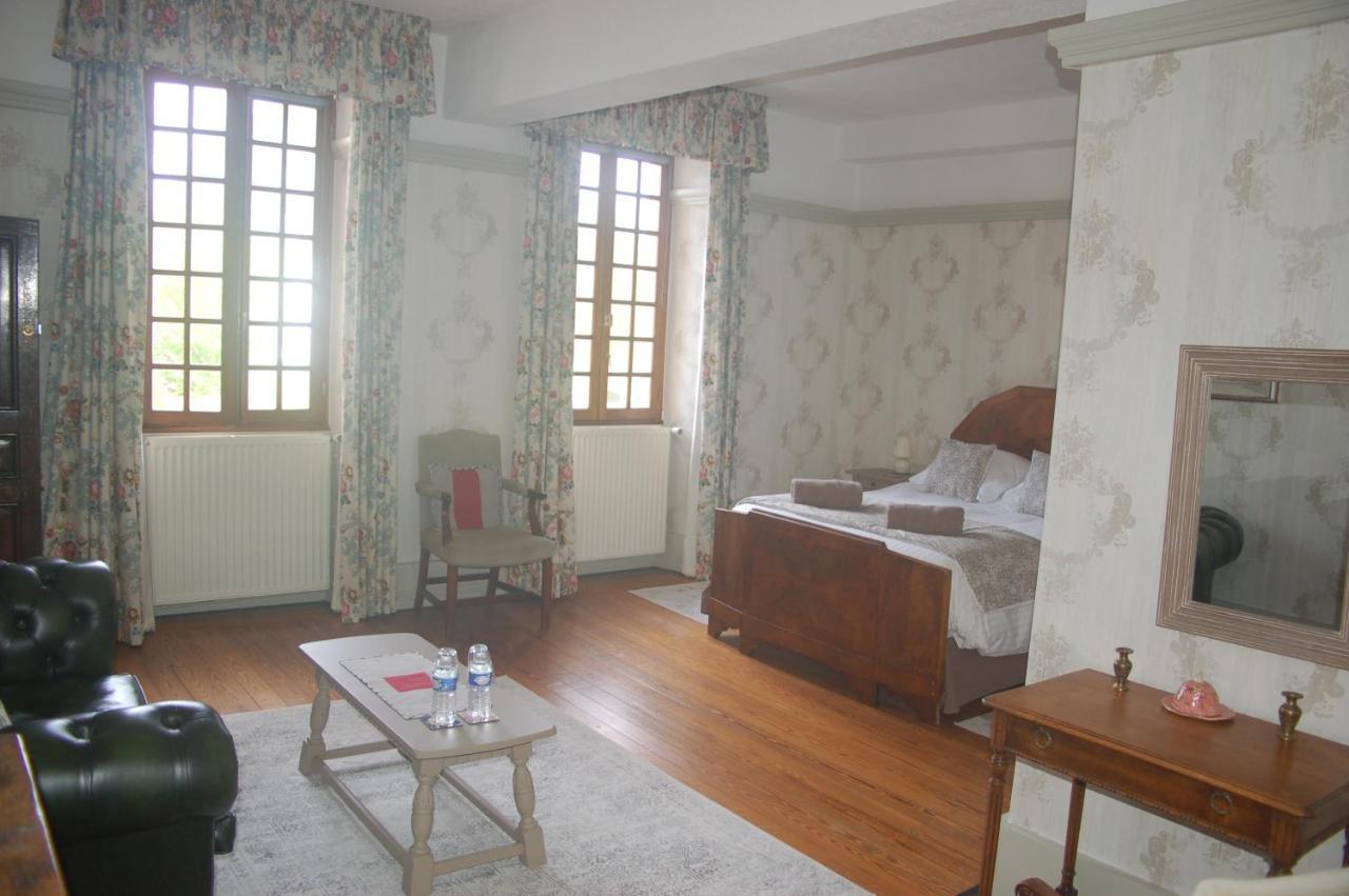 Bed and Breakfast Le Logis Des Quatre Puits Neuvicq-Montguyon Exterior foto