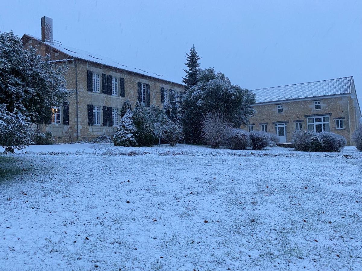 Bed and Breakfast Le Logis Des Quatre Puits Neuvicq-Montguyon Exterior foto