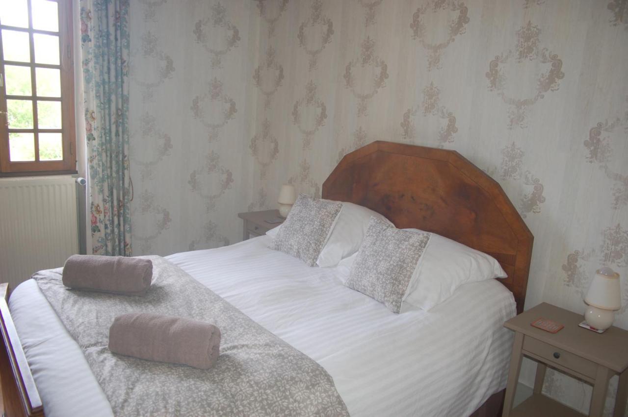 Bed and Breakfast Le Logis Des Quatre Puits Neuvicq-Montguyon Exterior foto